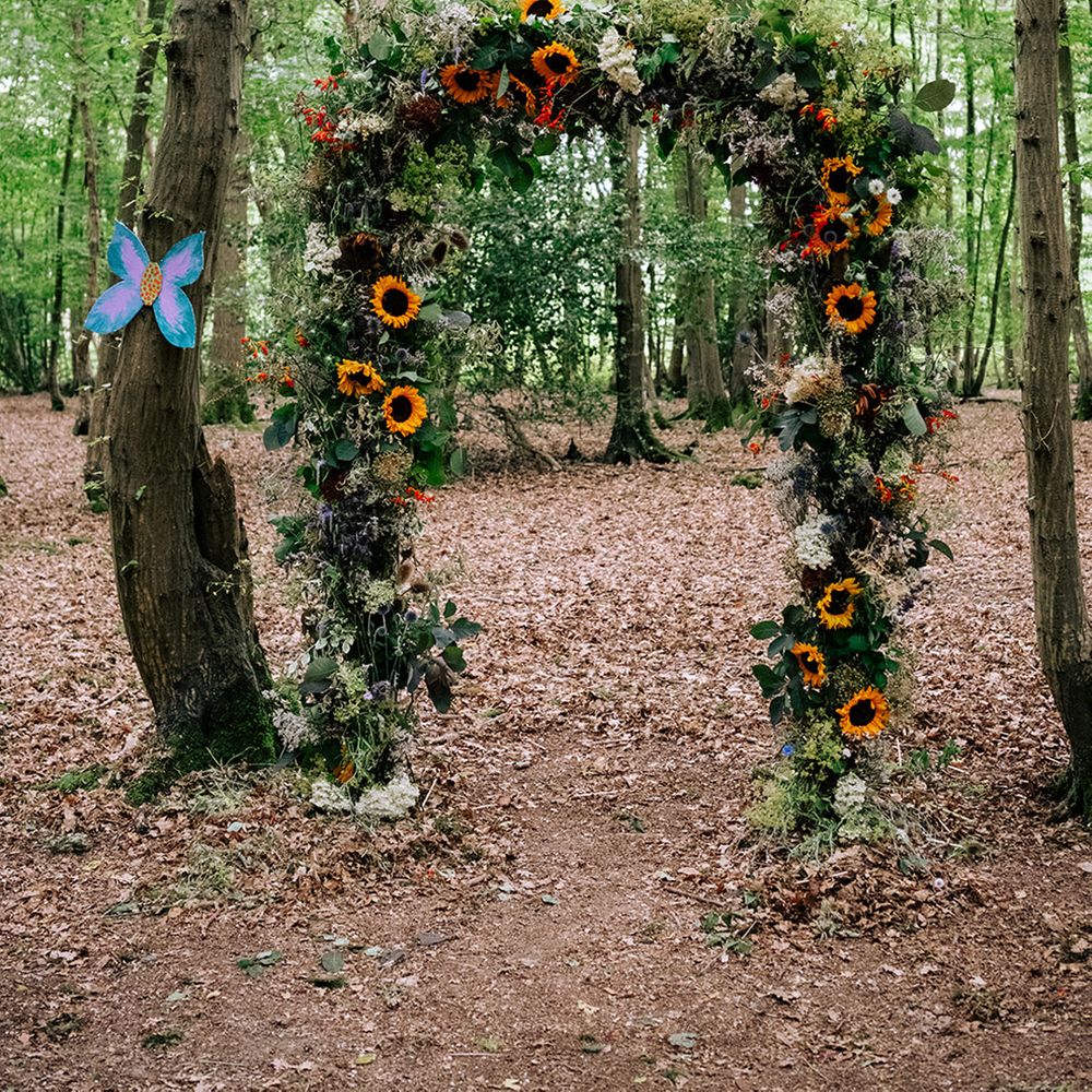 sunflower-arch-wedding-altar-decor