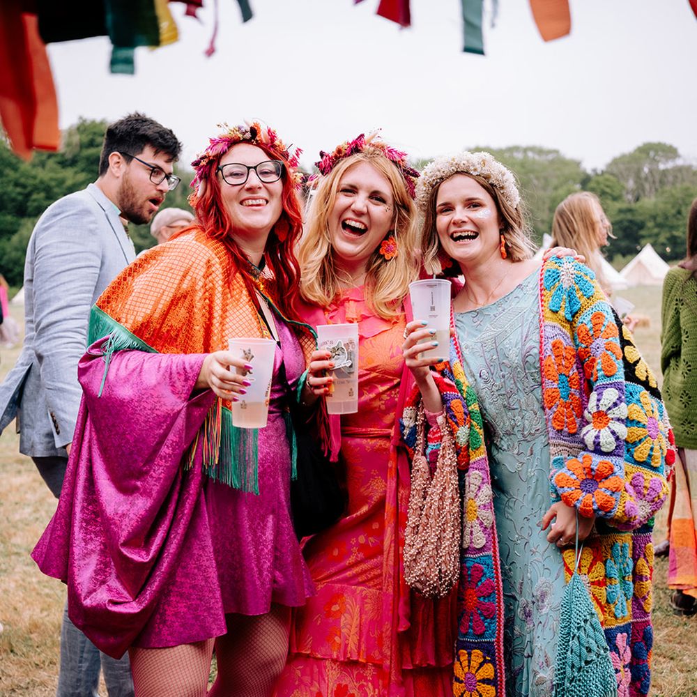 wedding-guests-in-colourful-festival-wedding-guest-outfits