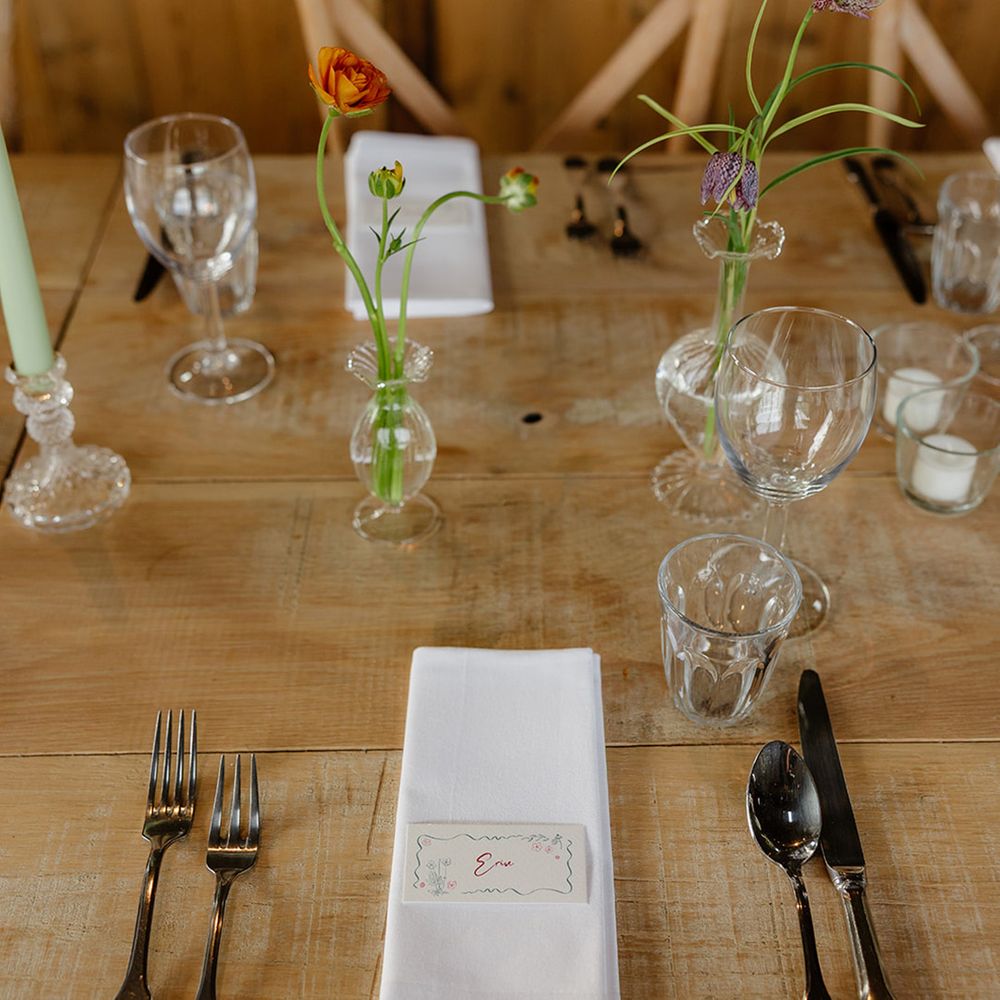 minimalist-rustic-wedding-place-setting