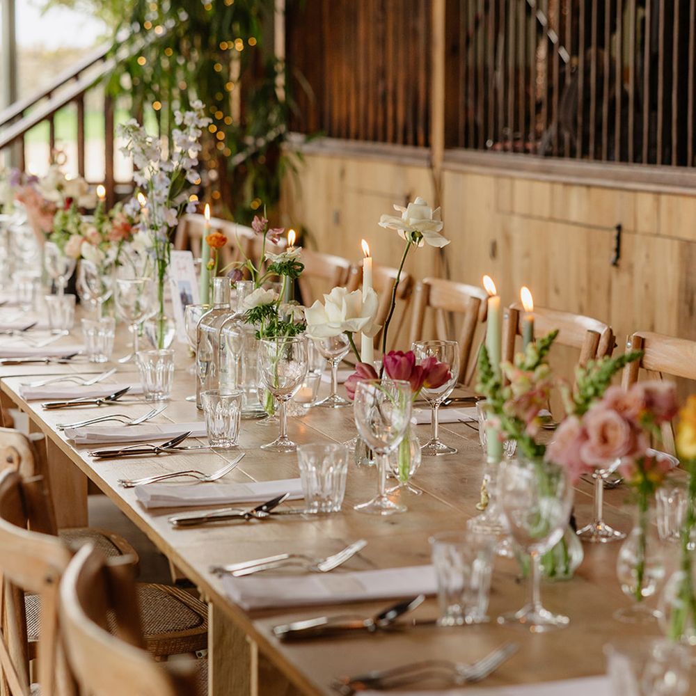 pink-and-red-wedding-flowers-decorating-minimalist-table-setting