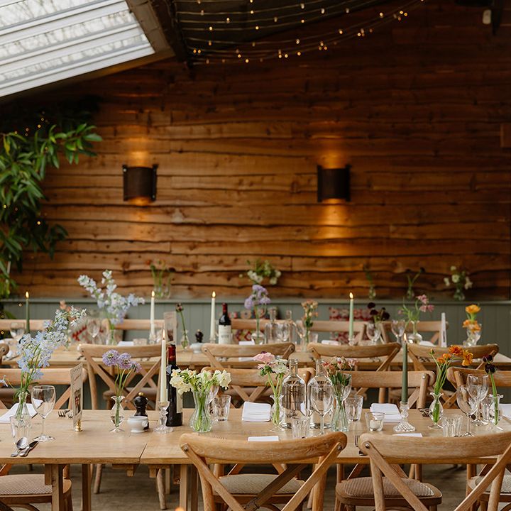 stone-barn-wedding-breakfast-minimalist-place-setting