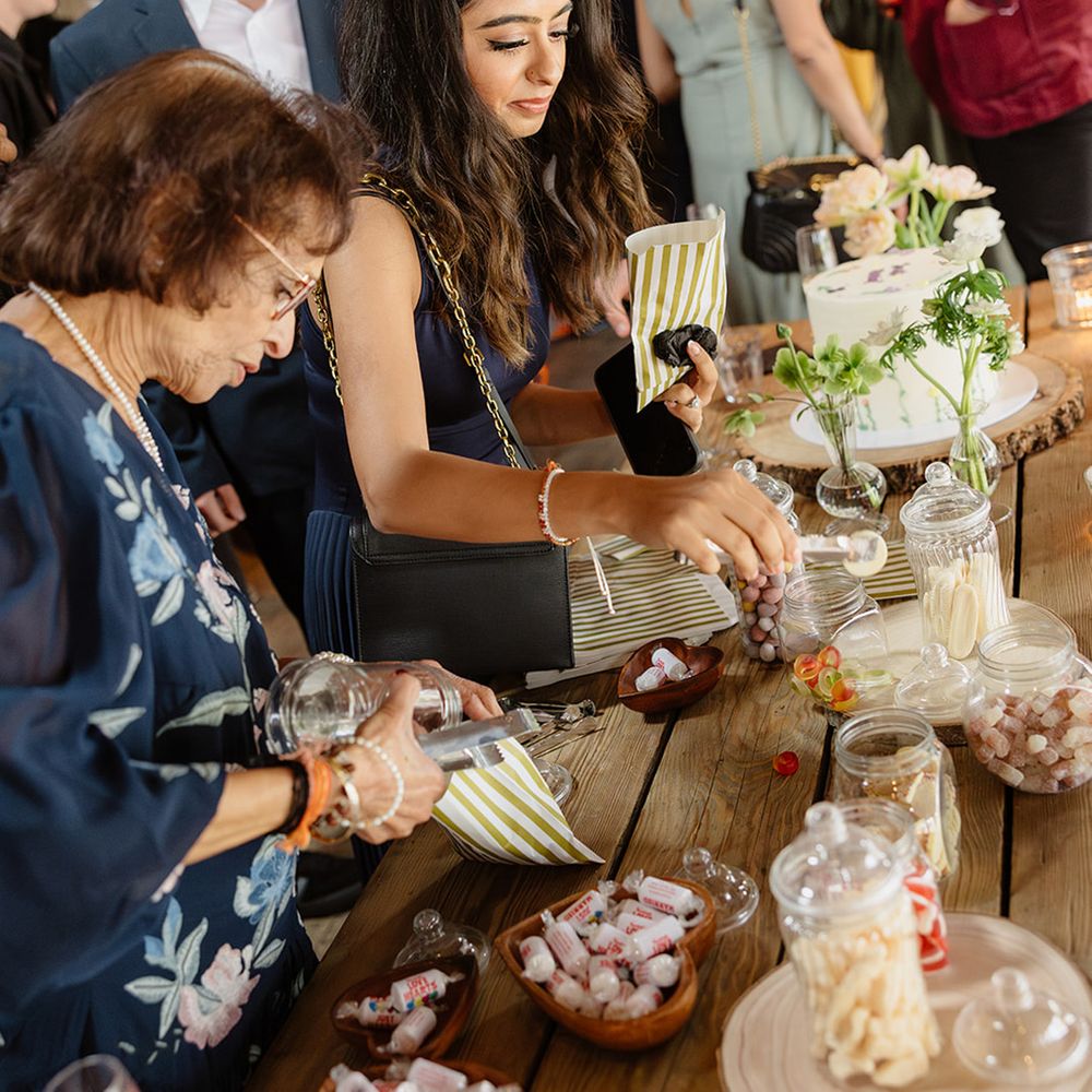 wedding-guests-serve-wedding-sweets