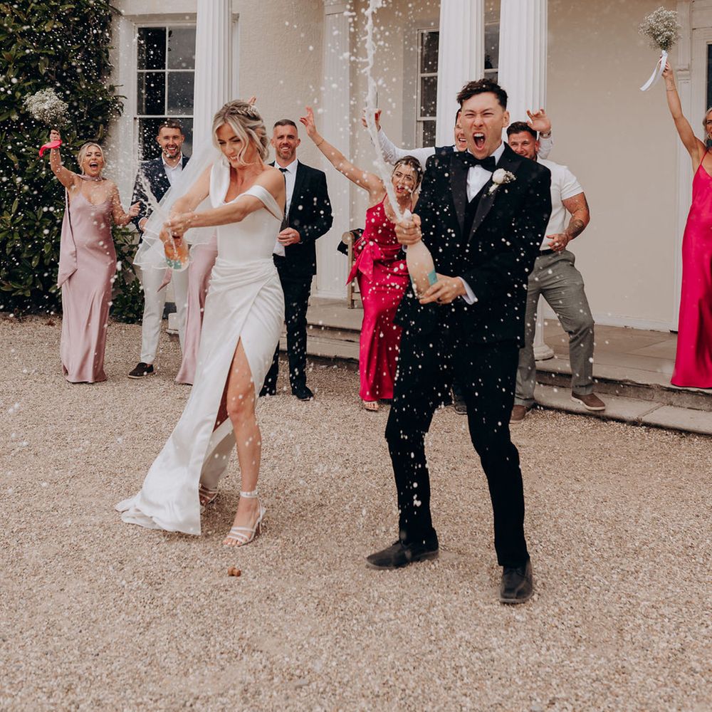 champagne-spray-wedding-photo-idea