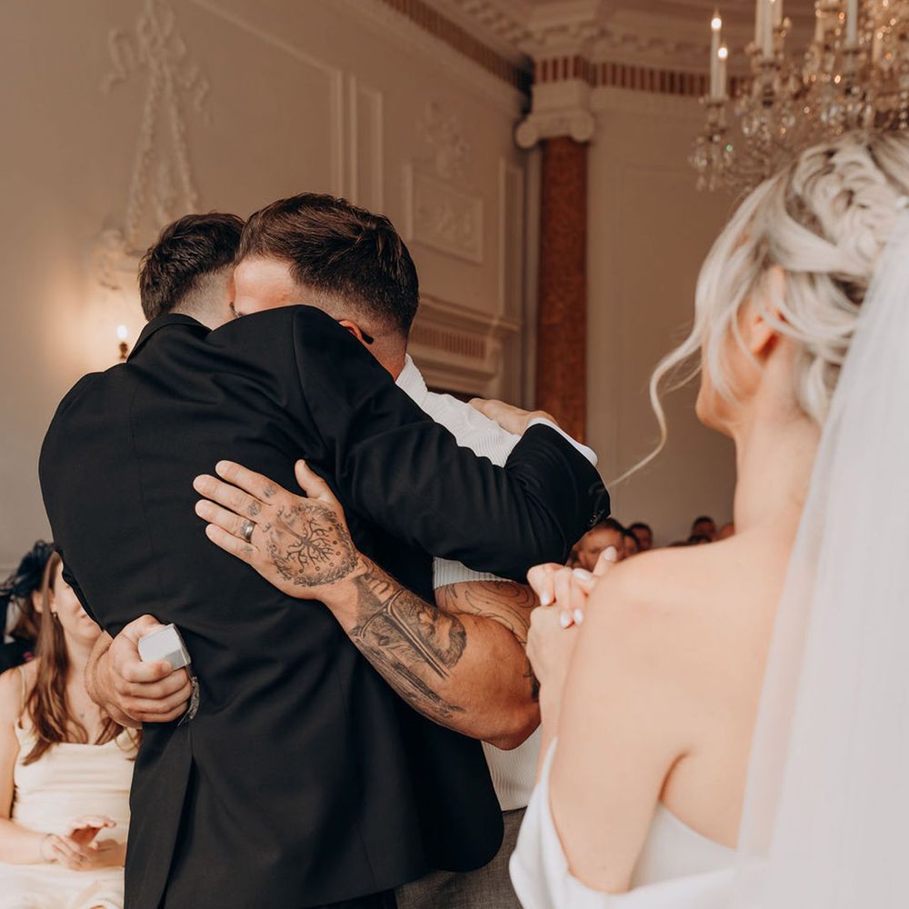 special-reunion-at-the-wedding-ceremony