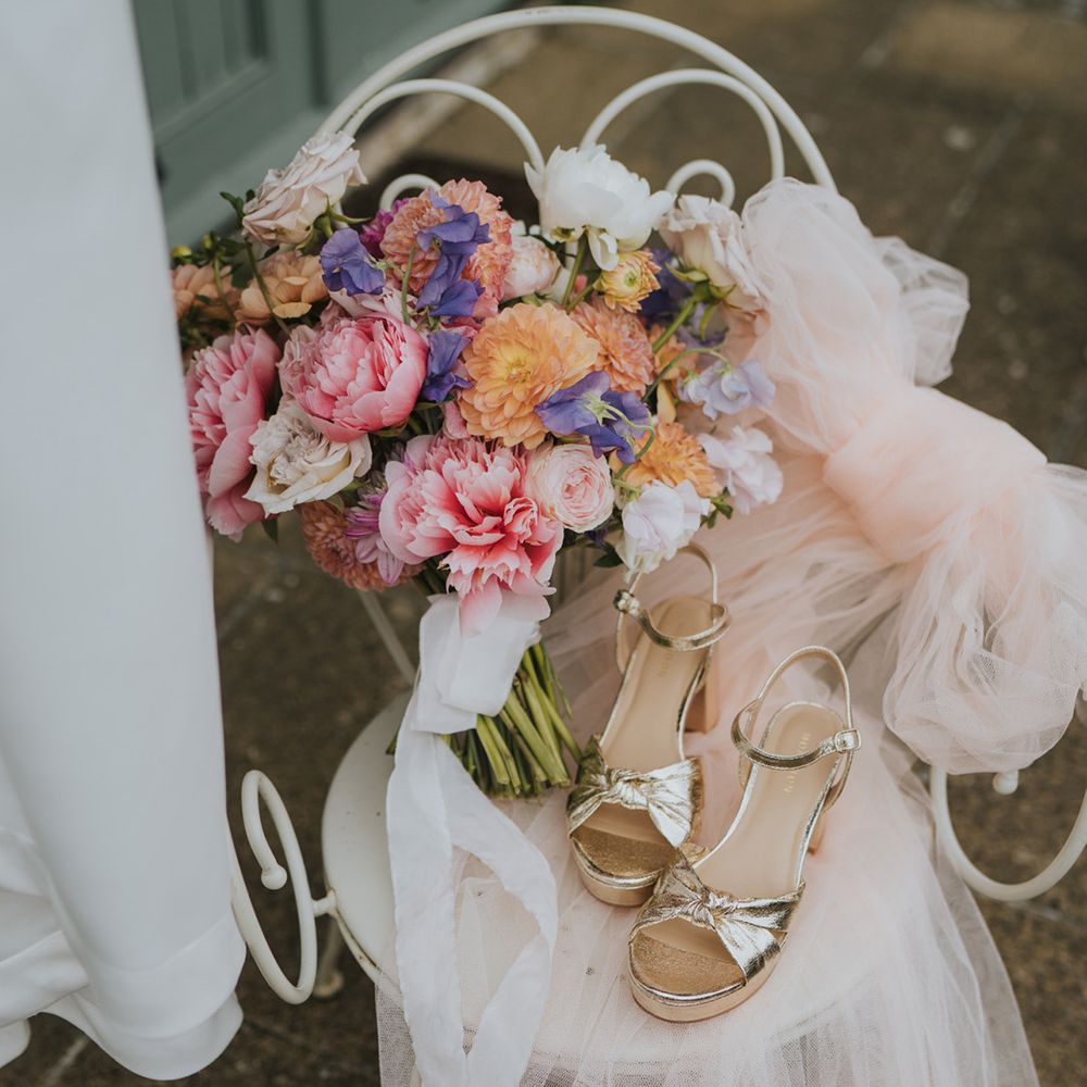 pink-wedding-veil-with-pink-flower-bouquet-gold-metallic-shoes