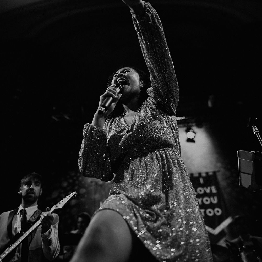 wedding-singer-performs-in-sparkly-dress