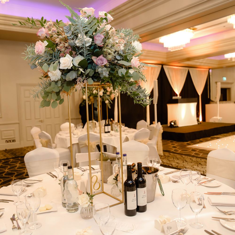 Tall table centrepiece table decoration