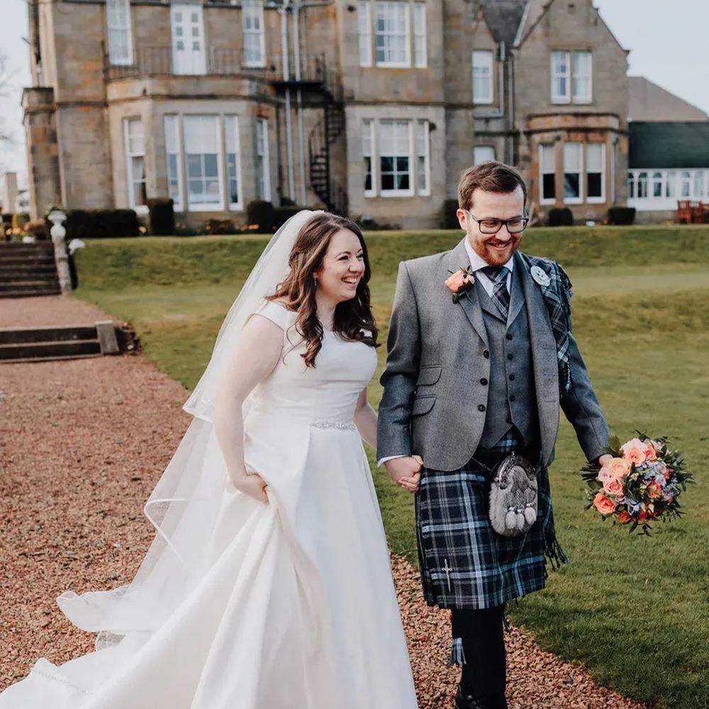 couple-getting-married-in-scotland