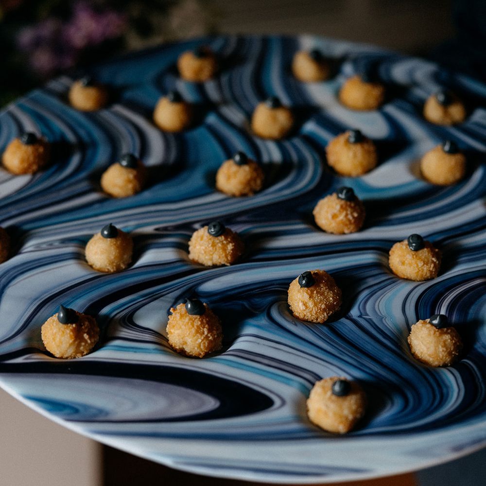 blue-marble-plate-with-mini-wedding-canapes