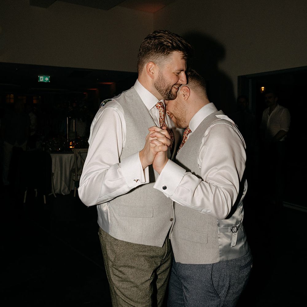 grooms-first-dance-together