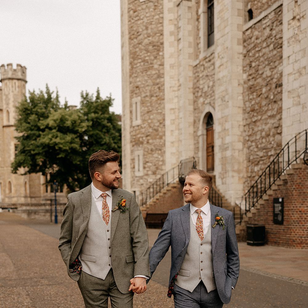 grooms-wearing-tweed-wedding-suits-in-green-and-blue-swatches