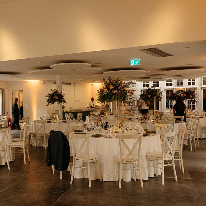 tower-of-london-wedding-breakfast-with-flower-table-centrepieces
