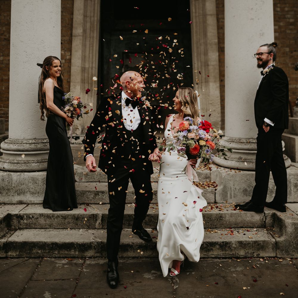 Confetti moment for elopement wedding
