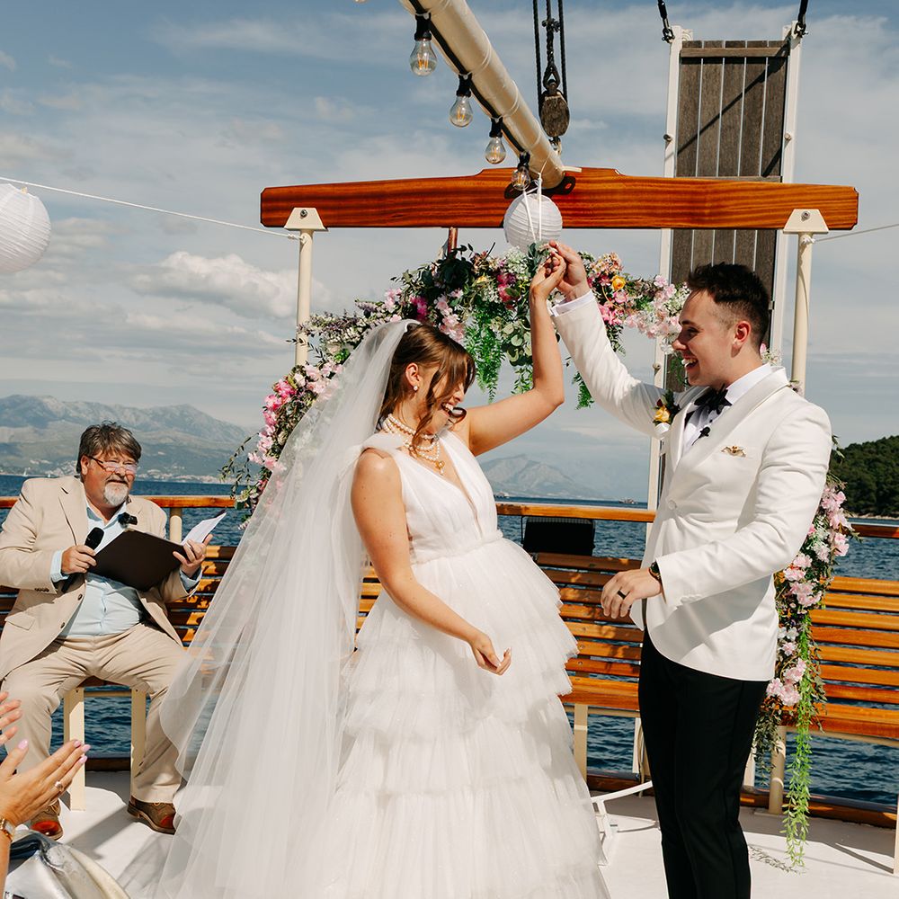couple-celebrates-on-boat-wedding