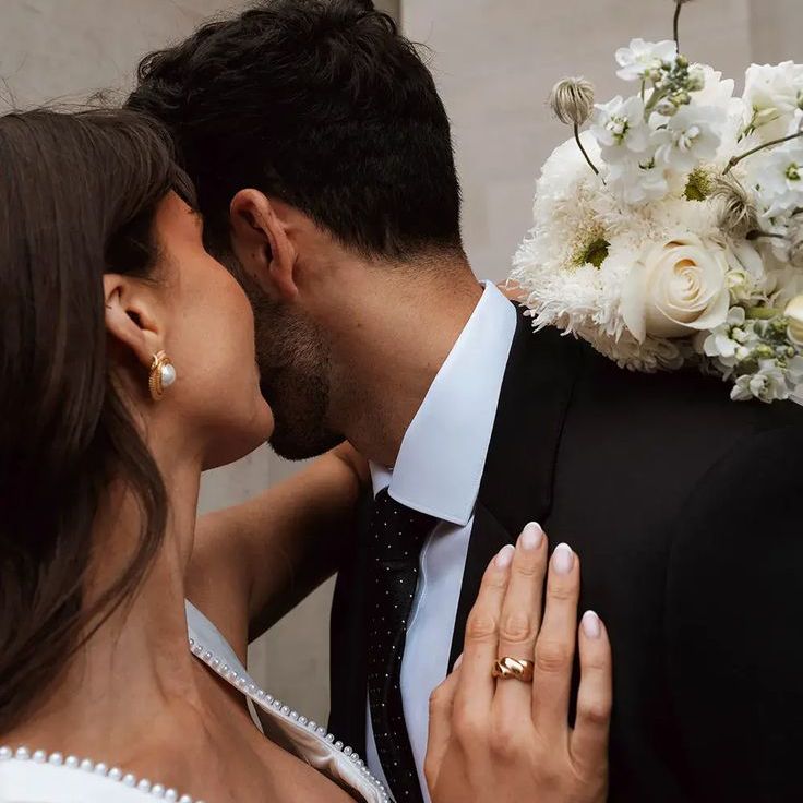 Stylish City Elopement With Modern Pearl Wedding Jewellery