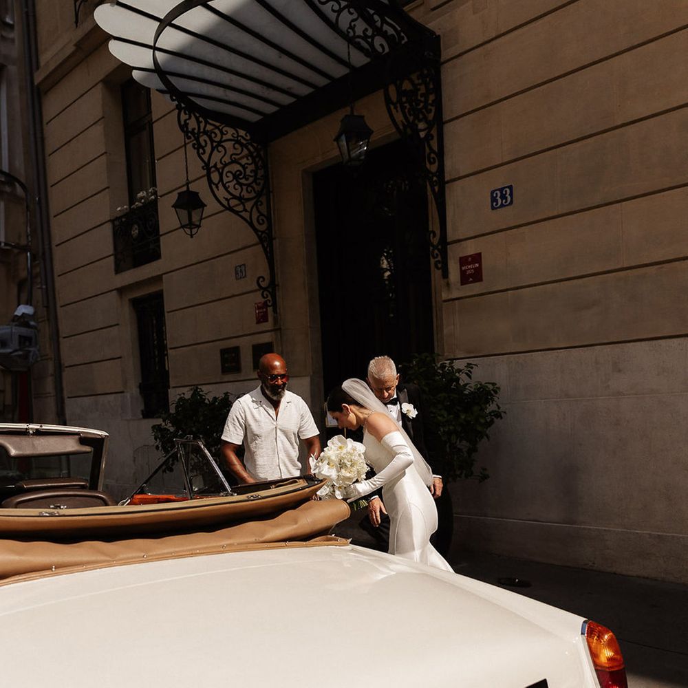 bride-and-father-of-the-bride-get-into-white-wedding-car