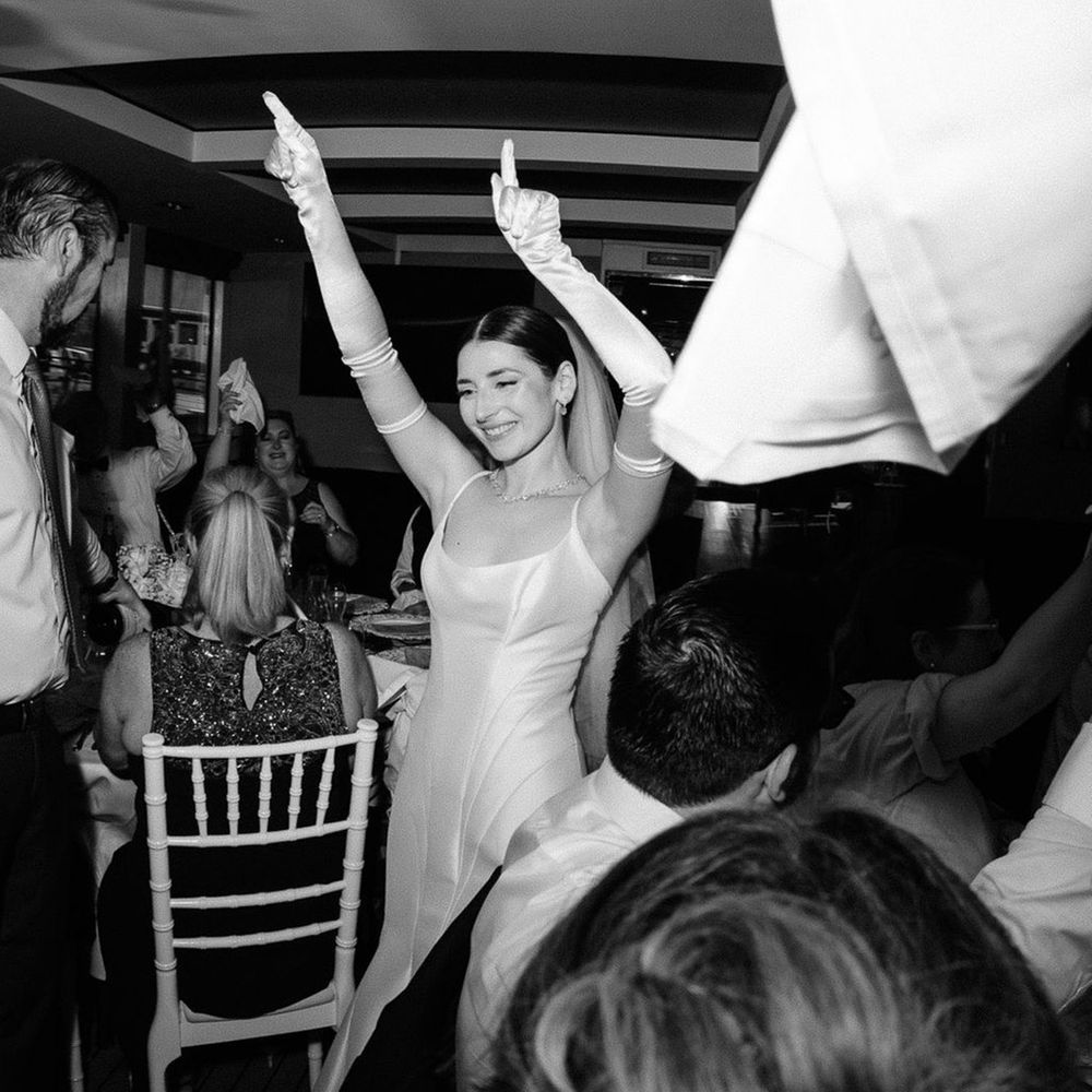 bride-dances-for-wedding-entrance