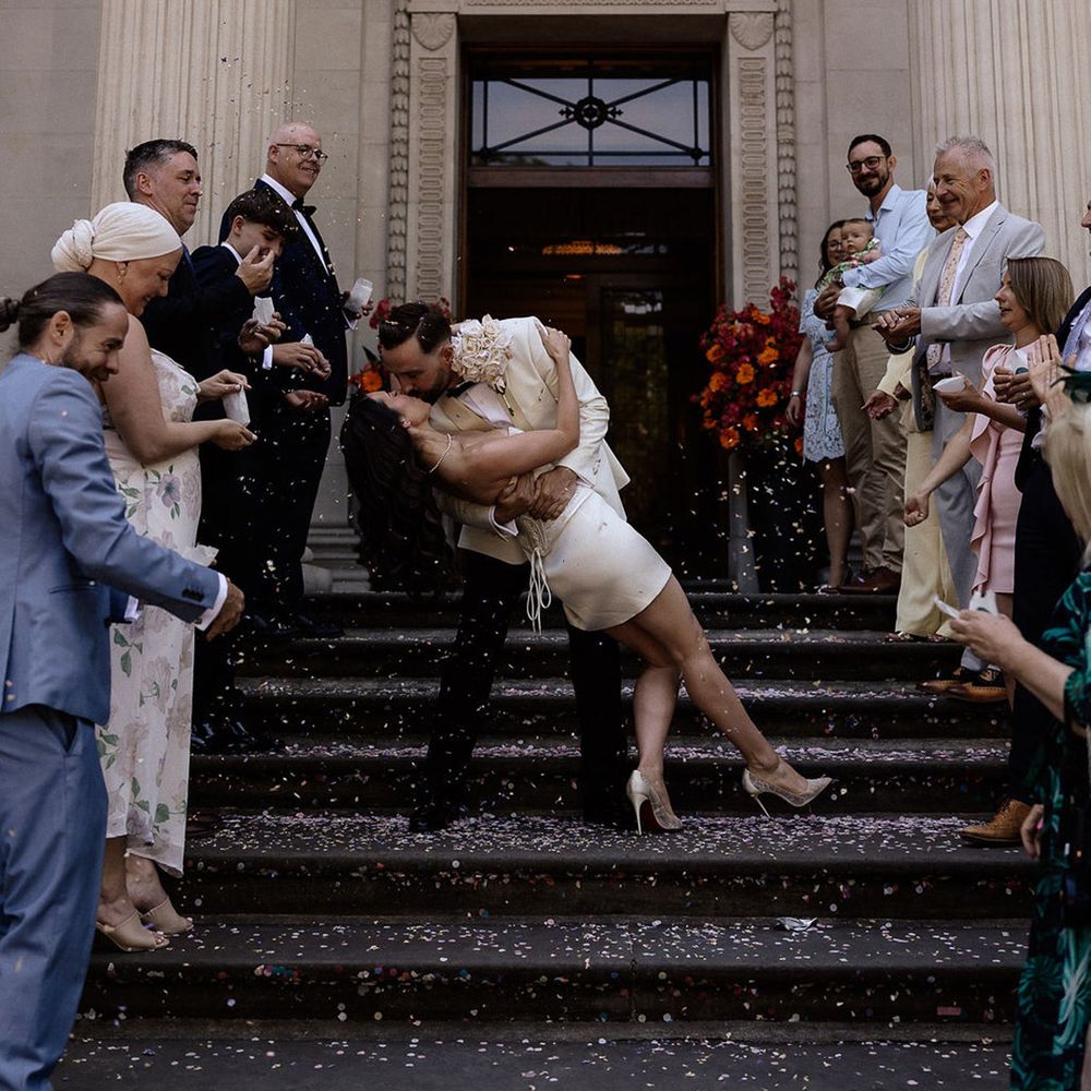 confetti-kiss-moment-at-chelsea-town-hall-london