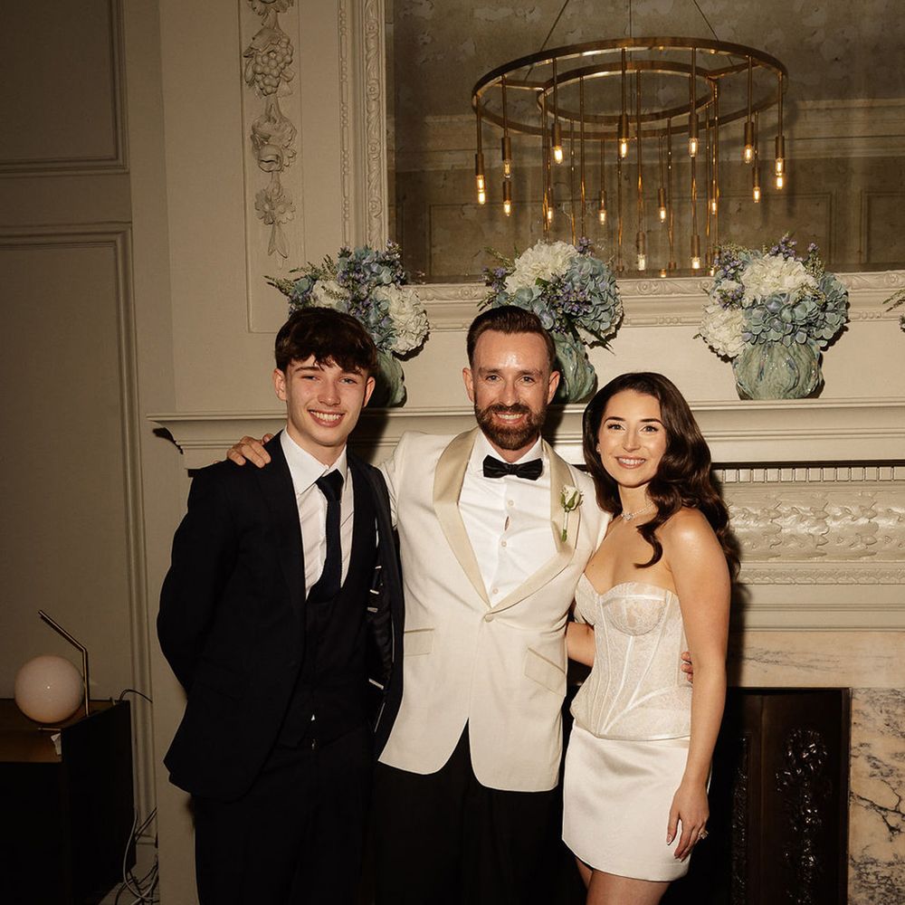 family-photo-at-london-chelsea-town-hall.