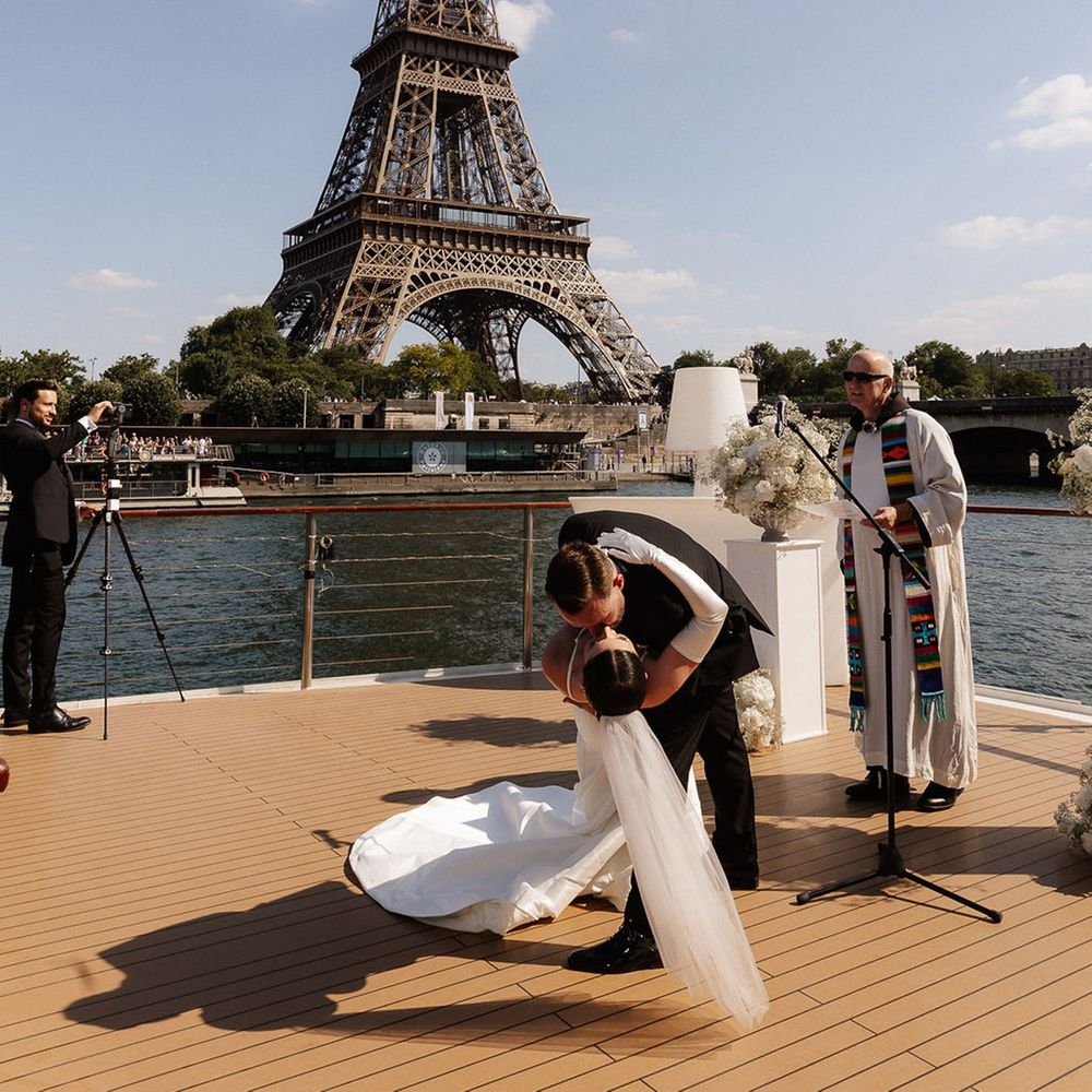First kiss for couple in front of Eiffel Tower 