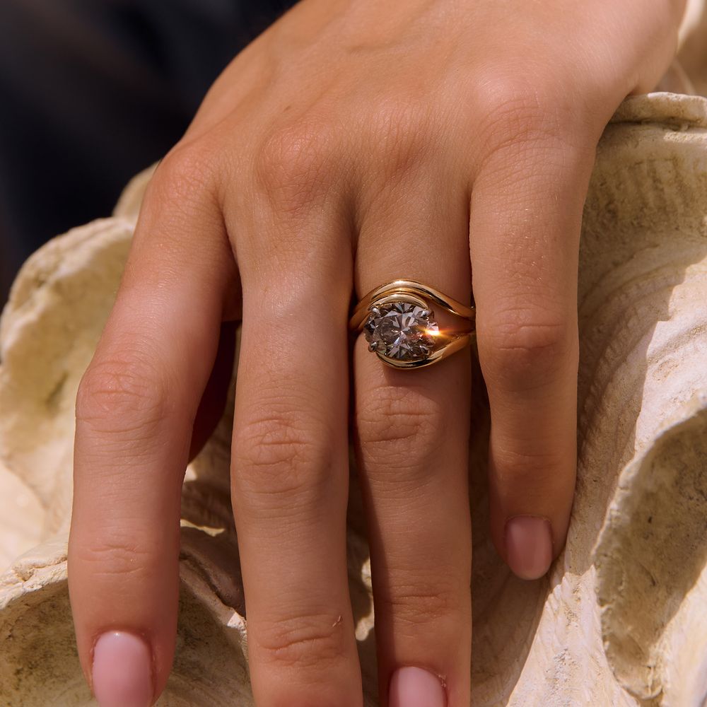 Skydiamond Onda Oval Liquid Silver Solitaire engagement ring