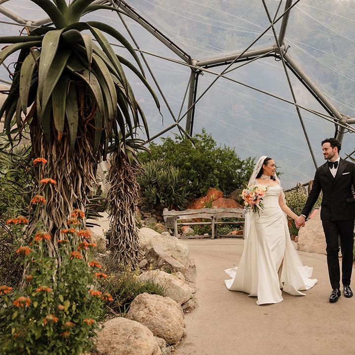 couple-walking-hand-in-hand-at-the-eden-project