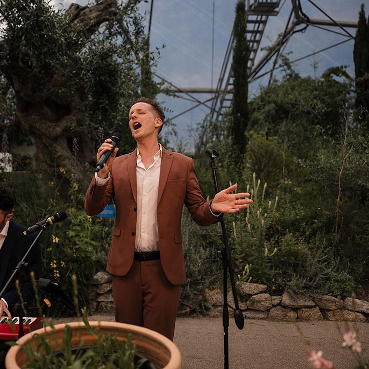 entertainment-and-wedding-music-at-the-eden-project