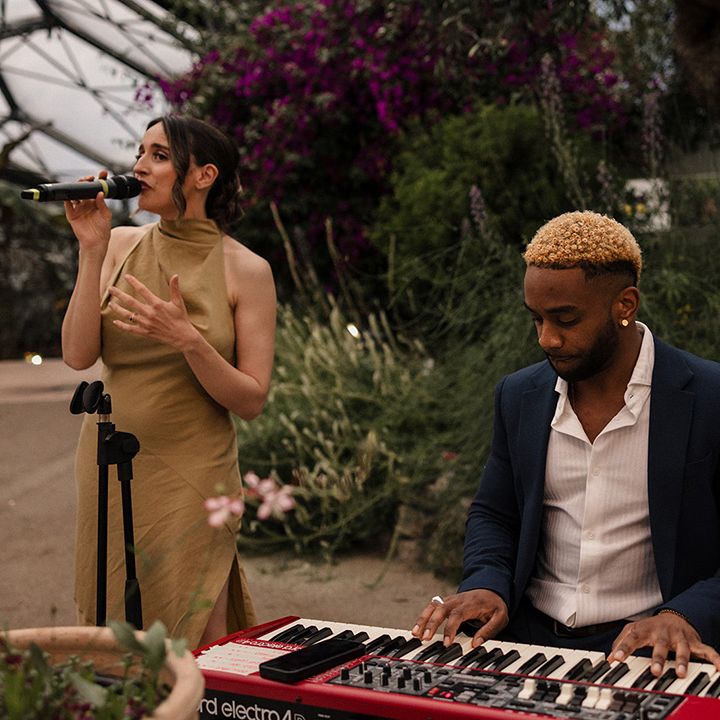 wedding-guest-singing-and-playing-the-piano
