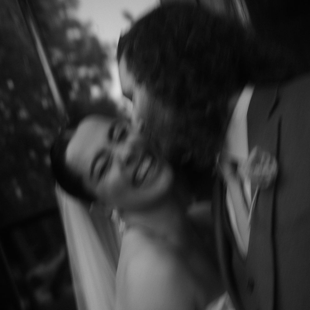 black-and-white-wedding-photo-of-bride-and-groom-kissing