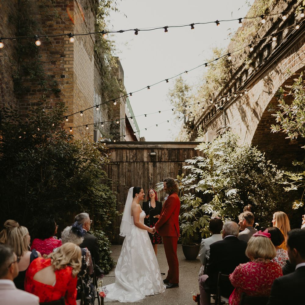 outdoor-wedding-ceremony-at-100-barrington