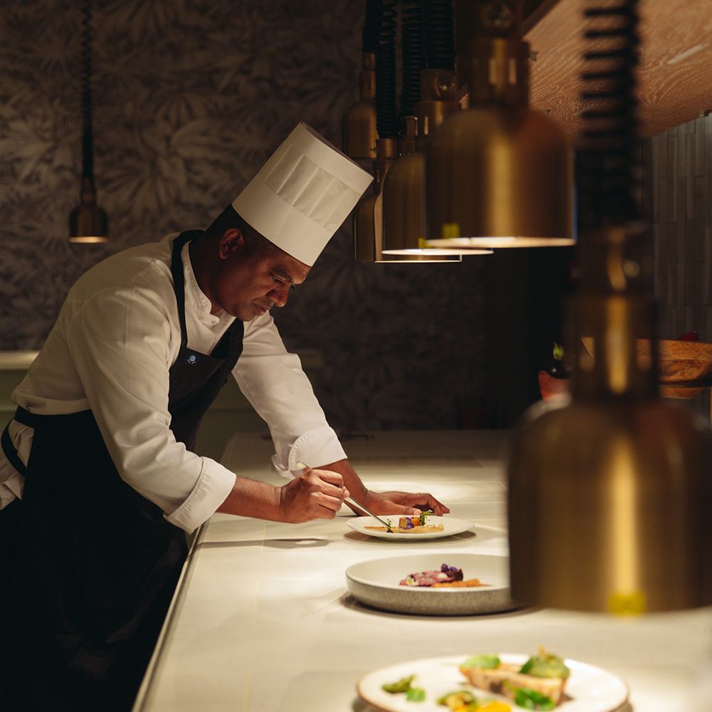 fine-dining-experience-at-st-regis-le-morne