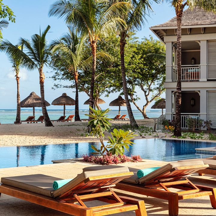 sun-loungers-by-pool