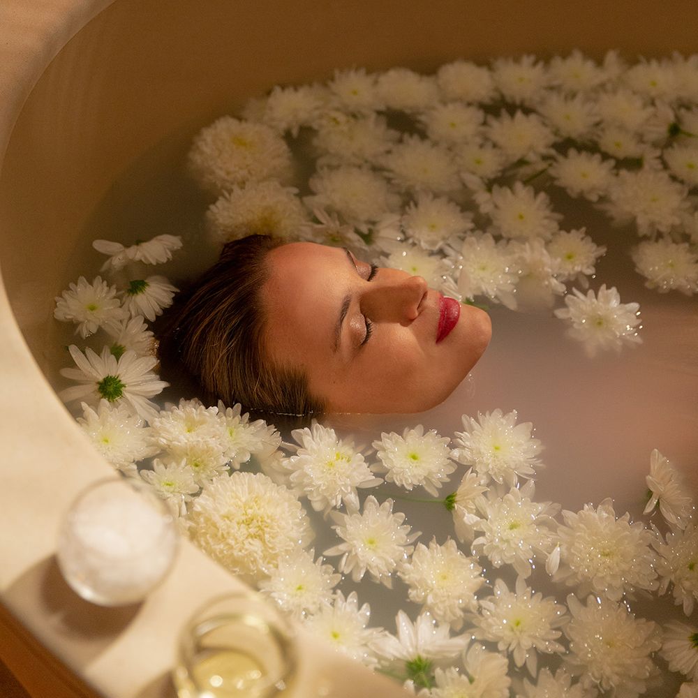 woman-bathes-in-bath