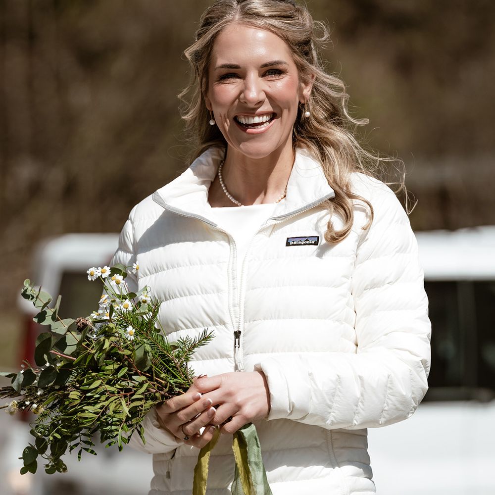 bride-in-ivory-puffer-coat-for-winter-wedding