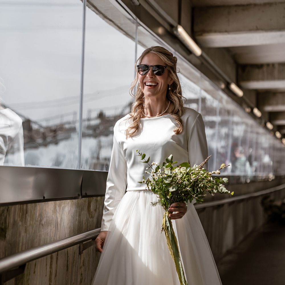 bride-in-tulle-skirt-and-long-sleeve-top-with-sunglasses-for-ski-wedding