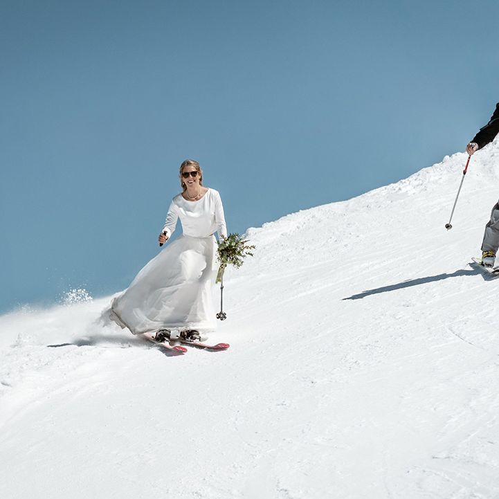 bride-skis-down-the-aisle-with-father-of-the-bride