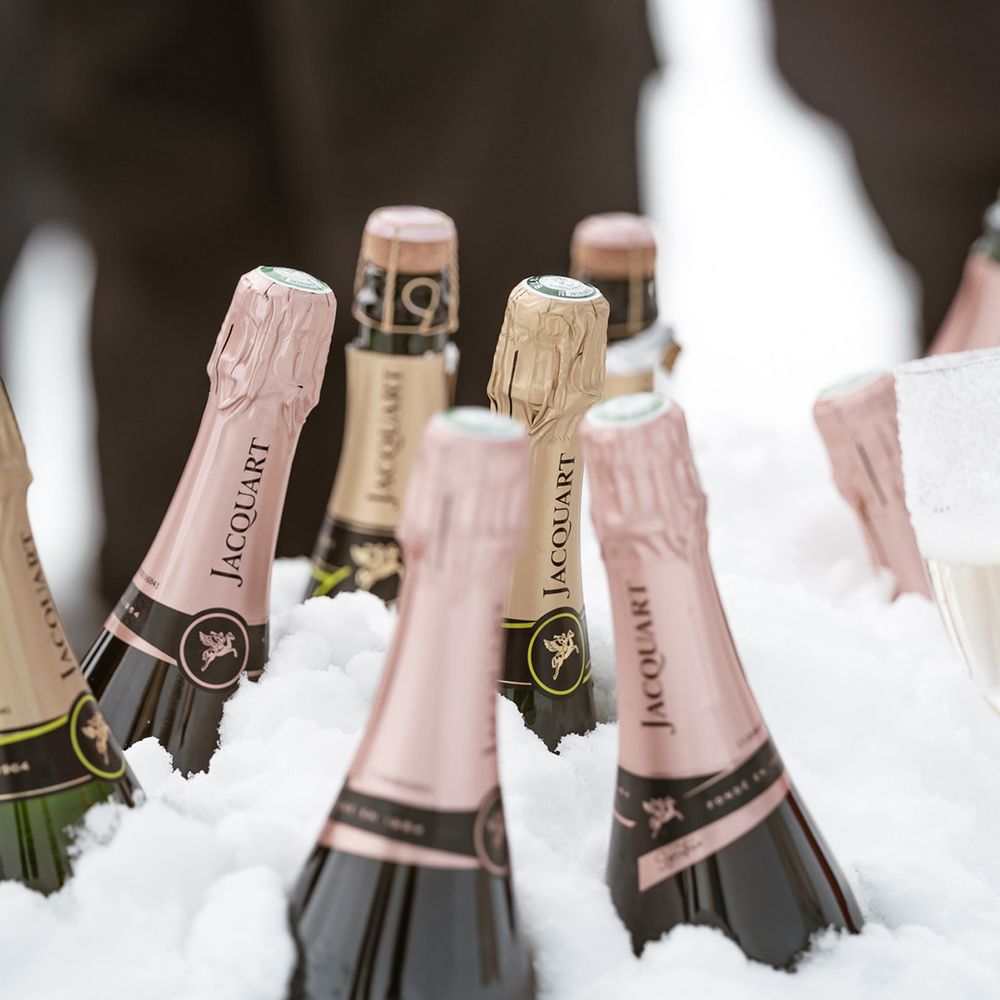 champagne-bottle-in-snow