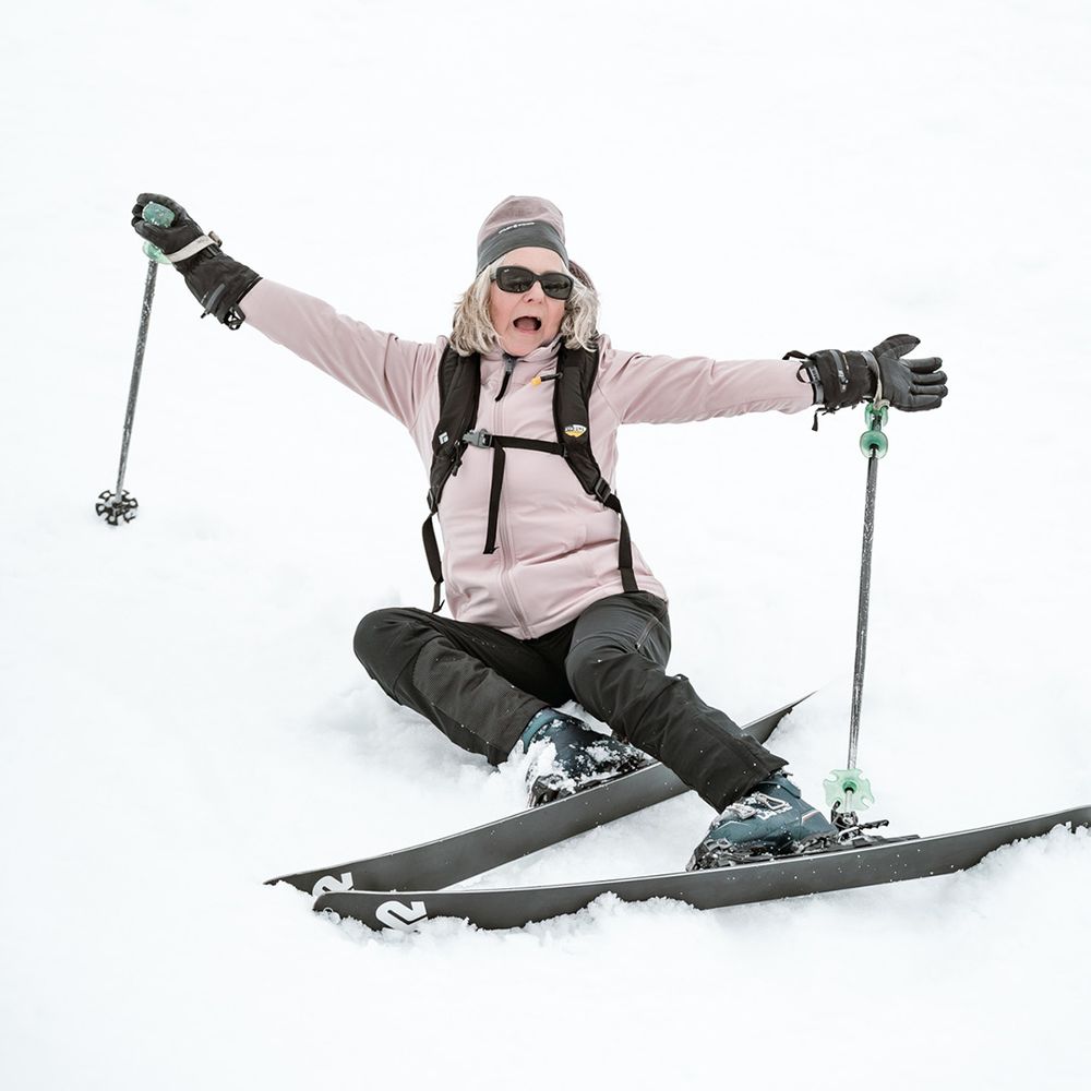 mother-of-the-bride-in-skiis-falls