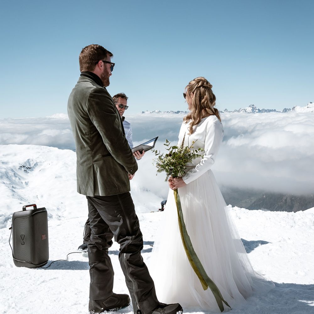 outdoor-wedding-ceremony-on-the-french-alps