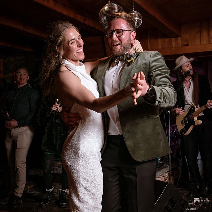 wedding-reception-couple-dancing