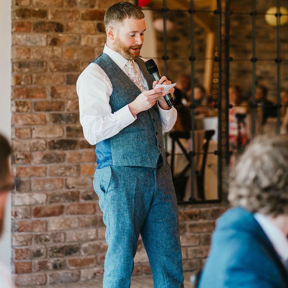 best-man-wedding-speech-in-navy-suit
