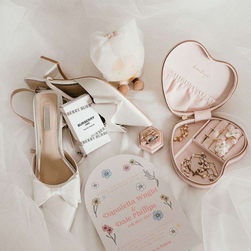 heart-shaped-jewellery-box-with-white-bow-shoes