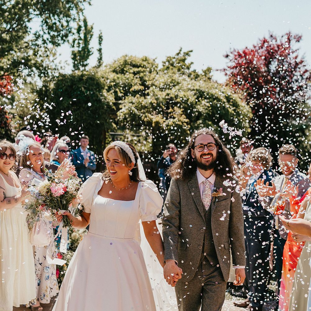 outdoor-wedding-confetti-exit