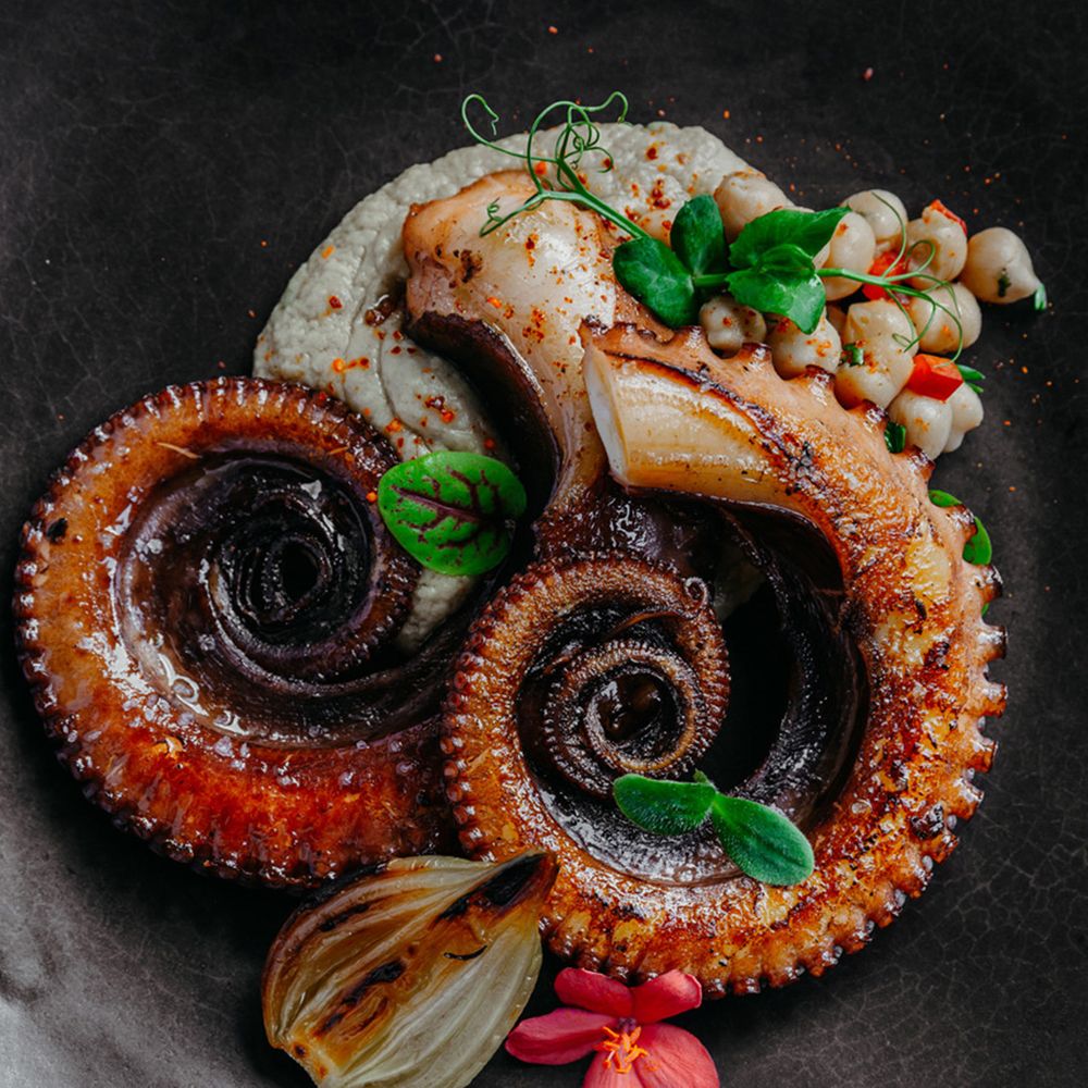 dining-at-lux-resort