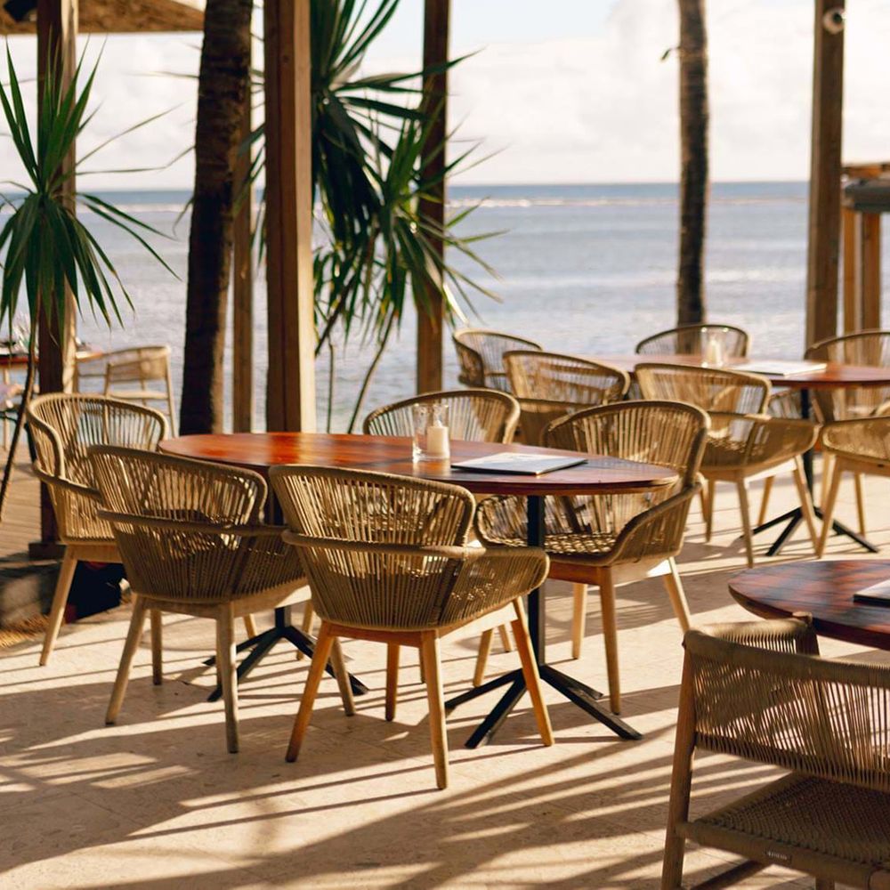restaurant-on-beach-at-sugar-beach-hotel