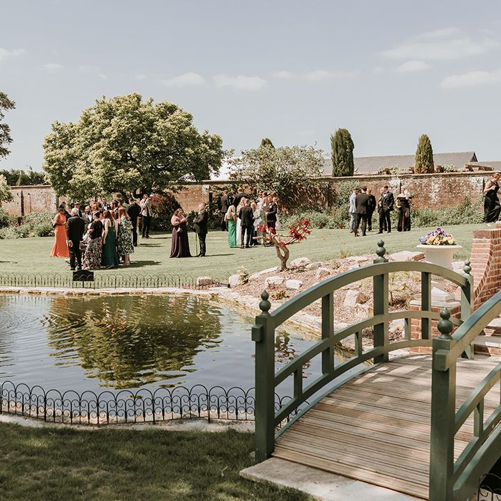 outdoor-wedding-with-pond