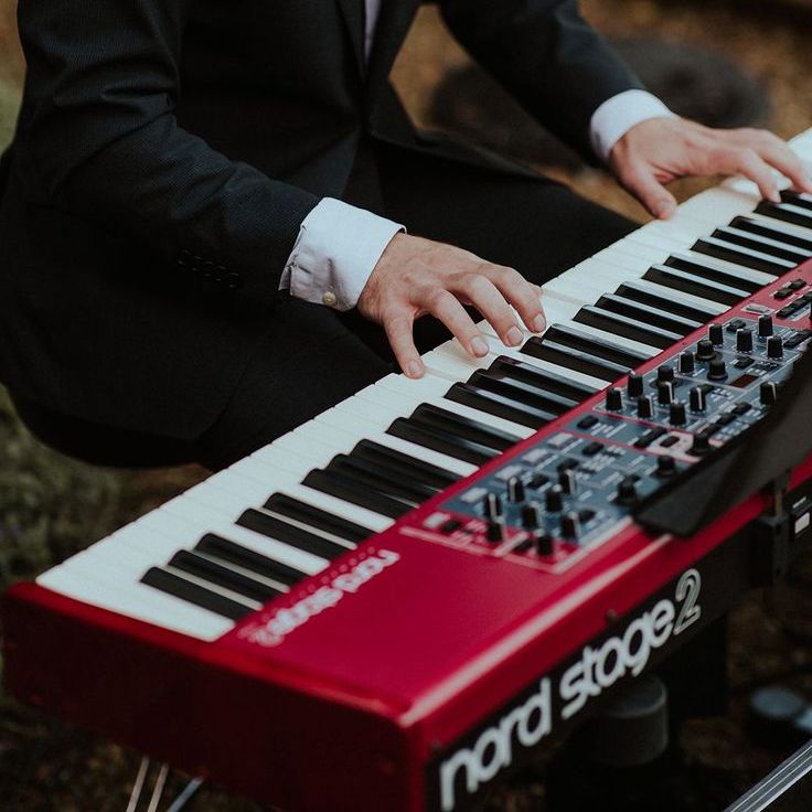 Wedding Entertainment With Live Keyboard Player