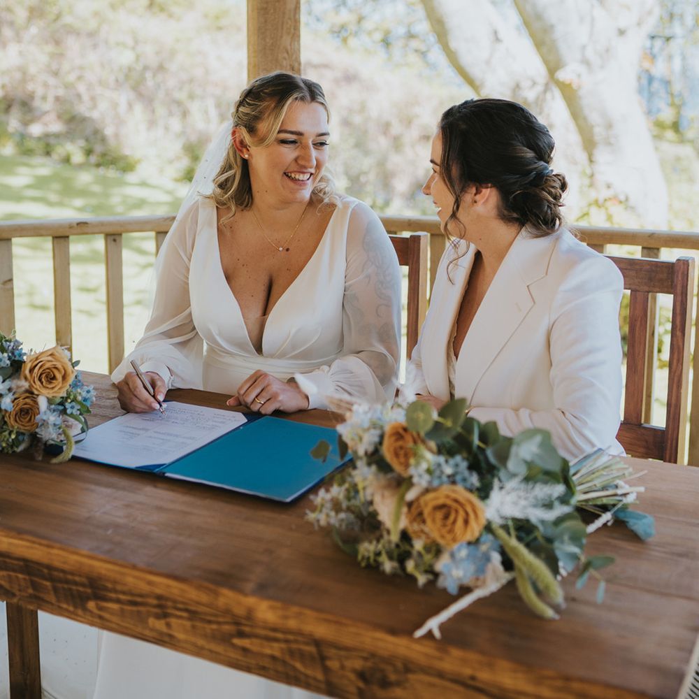 brides-sign-the-wedding-register