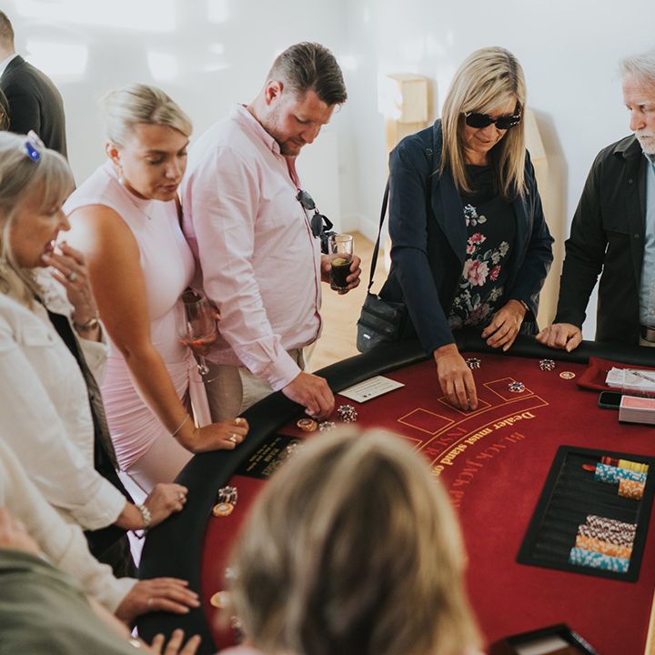 poker-wedding-game-entertainment