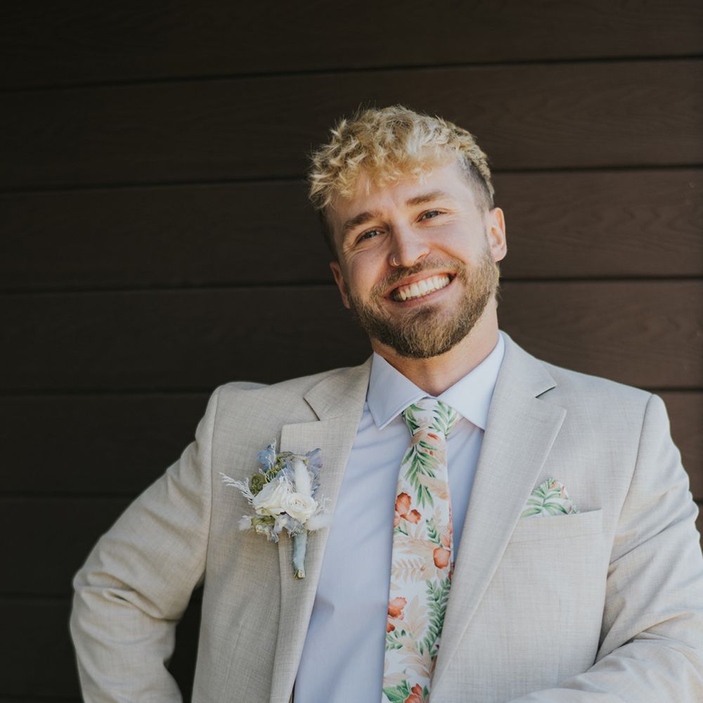 wedding-guests-in-floral-tie-and-cream-suit